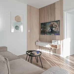 Tuyo Bokserska , Warsaw Poland